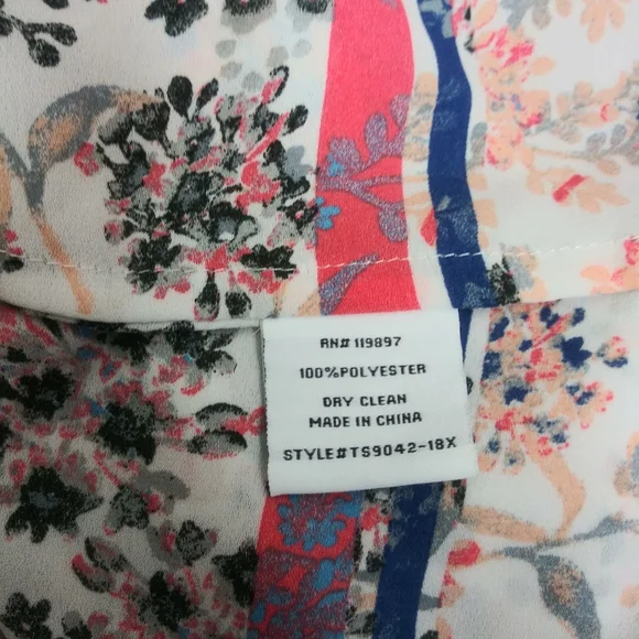 ❤️6 items for $25 sale!!❤️ Floral Blouse NWOT - Picture 6 of 6